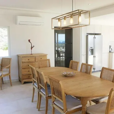 Feriehus Cavalaire-sur-mer Sleeps 8 Pool Air Con Wifi