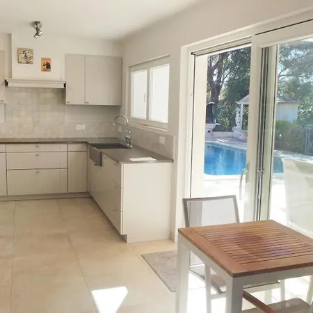 Cavalaire-sur-mer Sleeps 8 Pool Air Con Wifi קבלייר-סור-מר